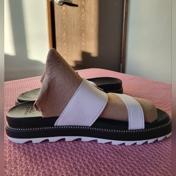 Sorel White Black Roaming Two Strap Slide Sandals Women's Size 7 - Picture 4 of 12